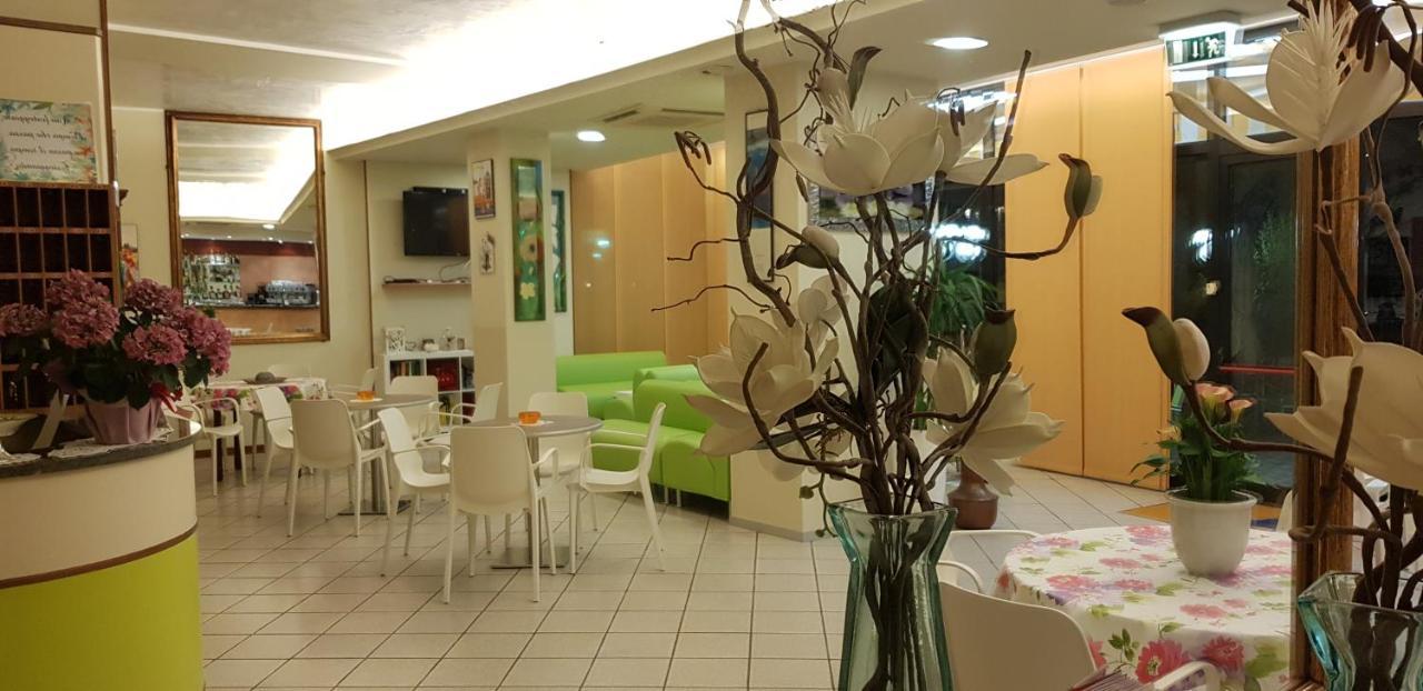 Hotel La Falena Cervia Buitenkant foto