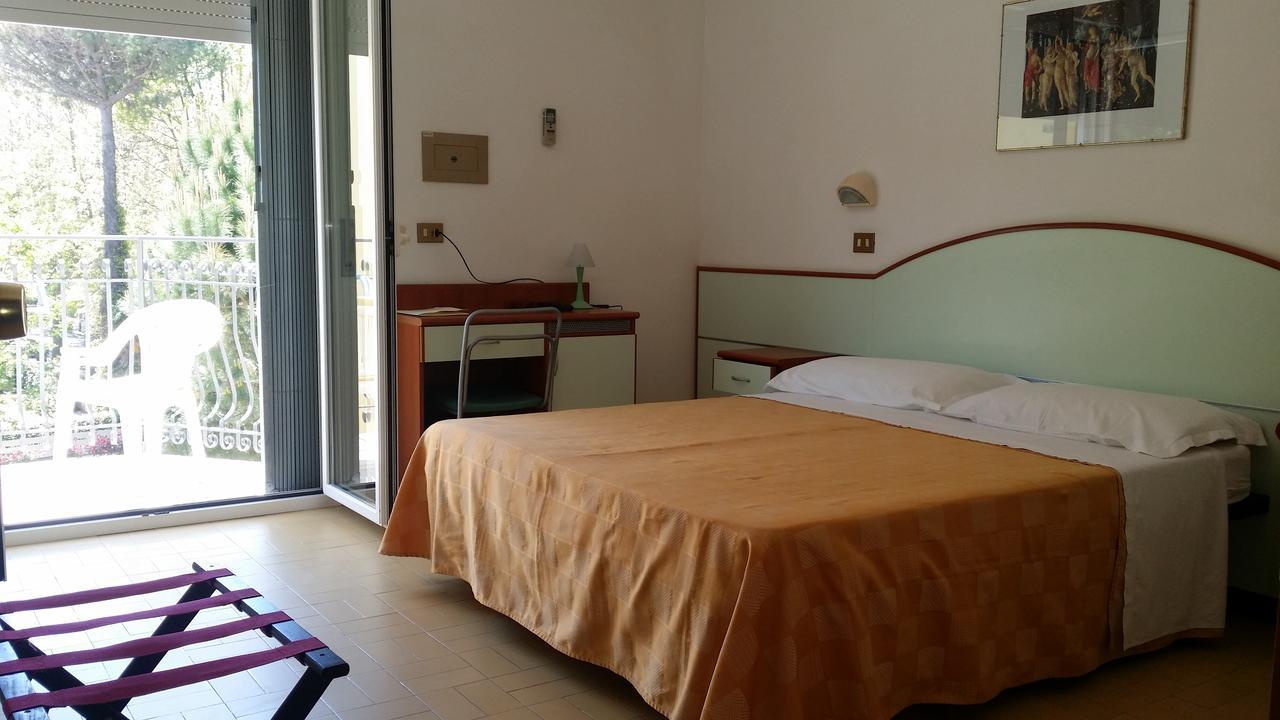 Hotel La Falena Cervia Buitenkant foto