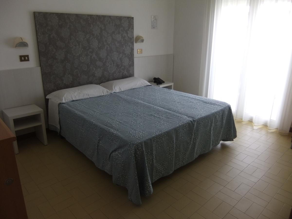 Hotel La Falena Cervia Buitenkant foto