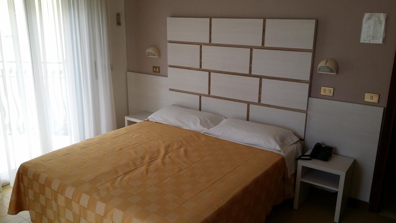Hotel La Falena Cervia Buitenkant foto