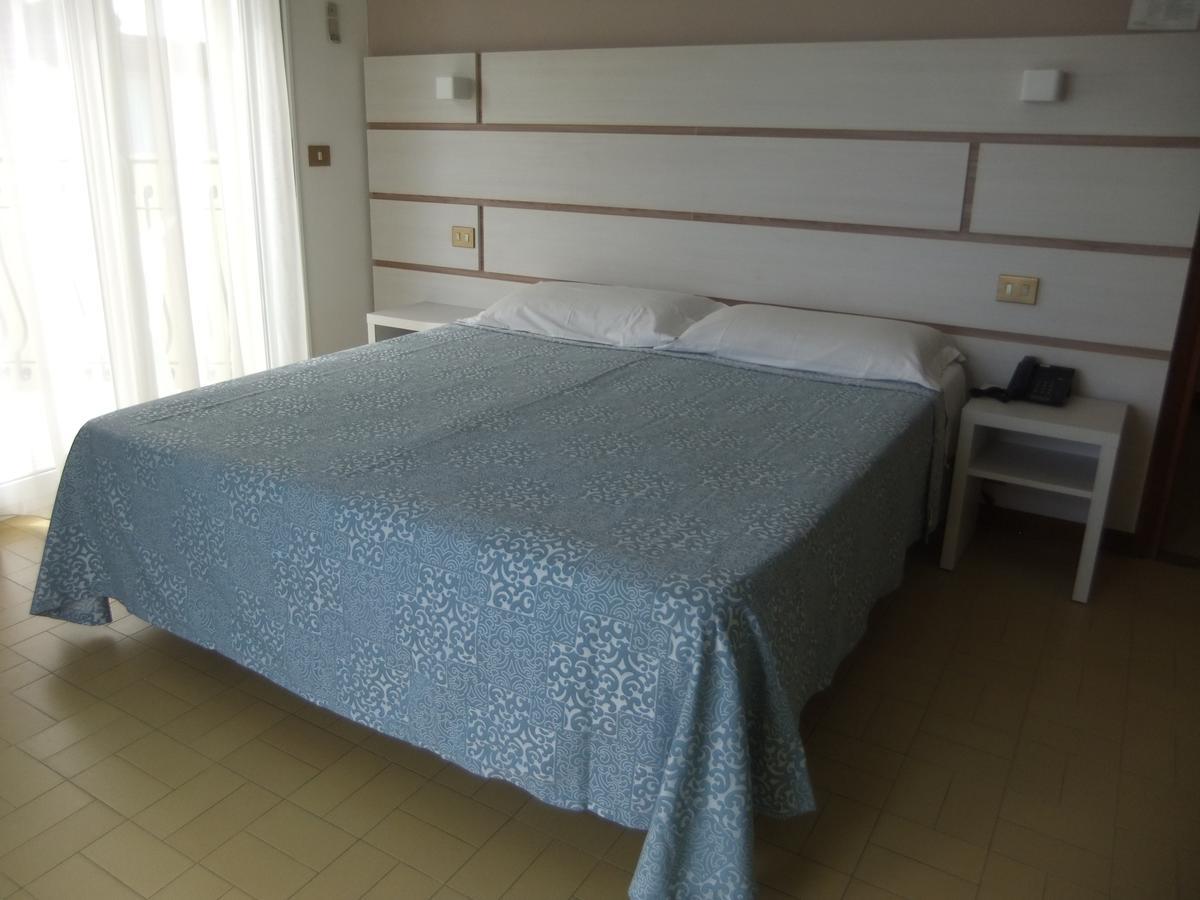 Hotel La Falena Cervia Buitenkant foto