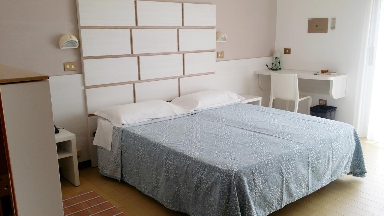 Hotel La Falena Cervia Buitenkant foto