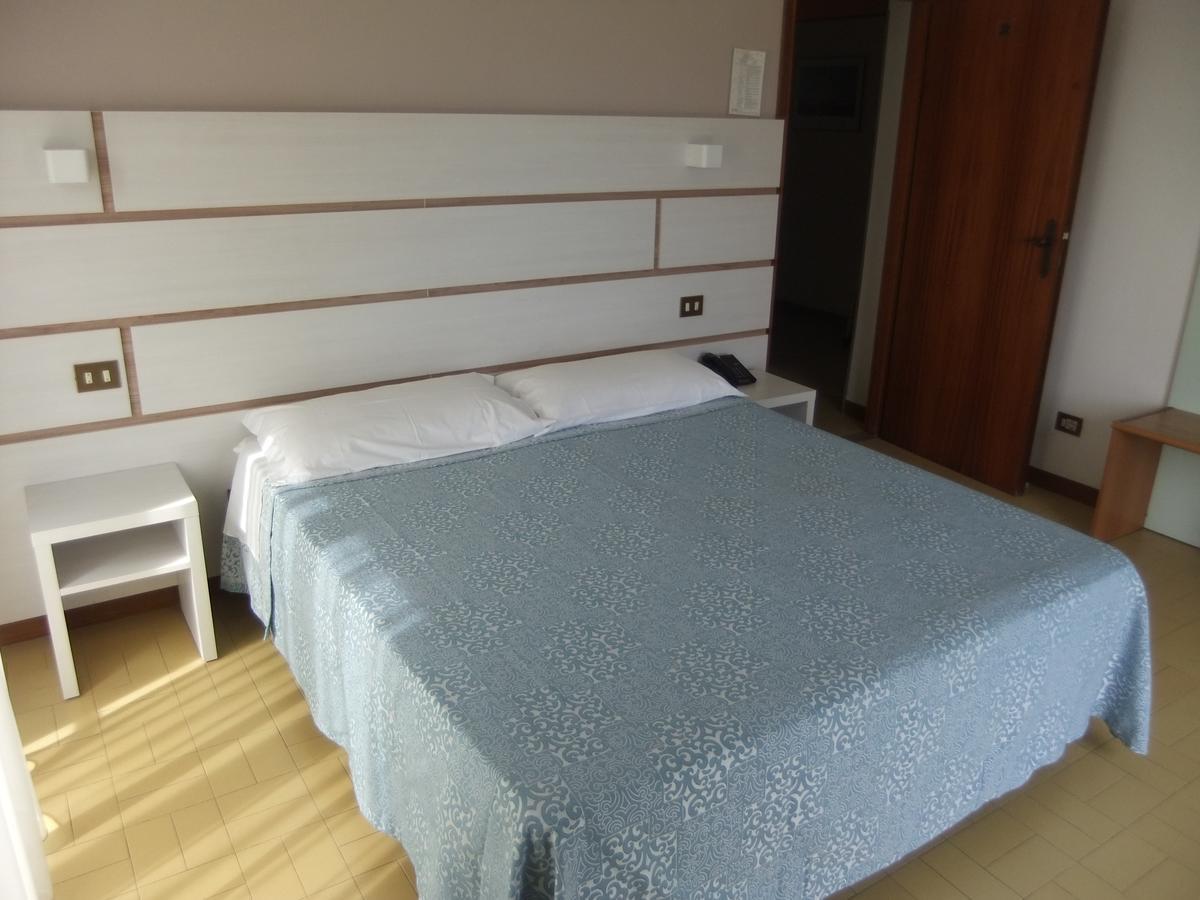 Hotel La Falena Cervia Buitenkant foto