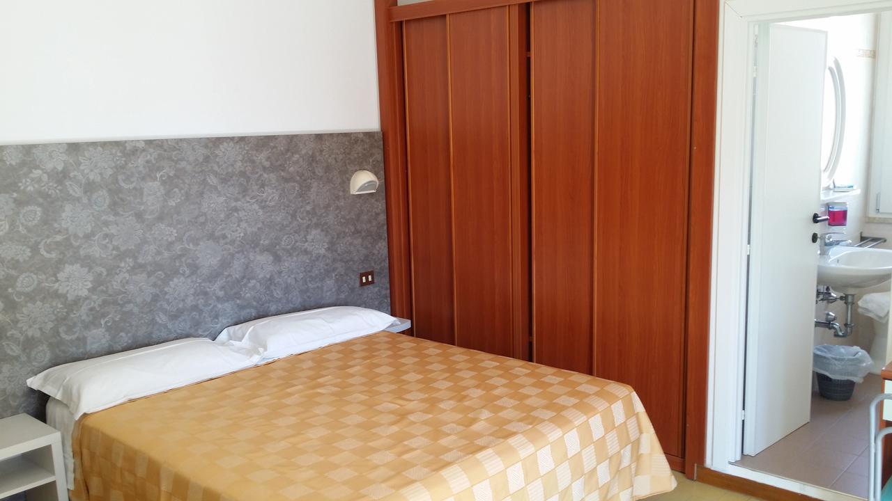Hotel La Falena Cervia Buitenkant foto