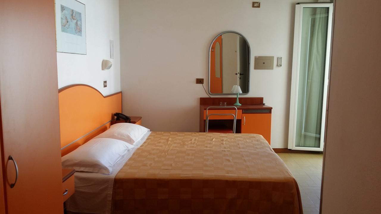 Hotel La Falena Cervia Buitenkant foto