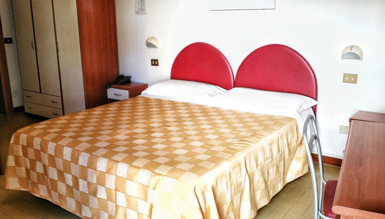 Hotel La Falena Cervia Buitenkant foto