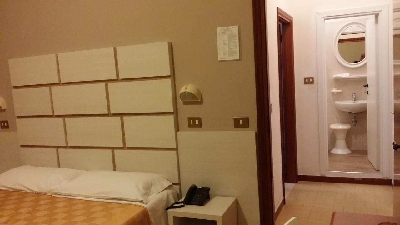 Hotel La Falena Cervia Buitenkant foto