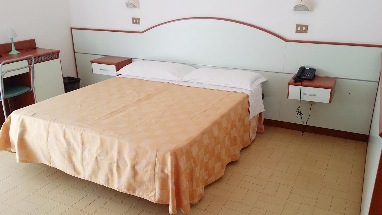 Hotel La Falena Cervia Buitenkant foto