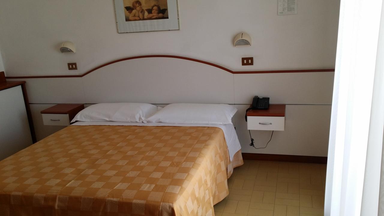 Hotel La Falena Cervia Buitenkant foto