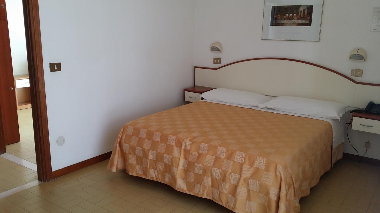 Hotel La Falena Cervia Buitenkant foto