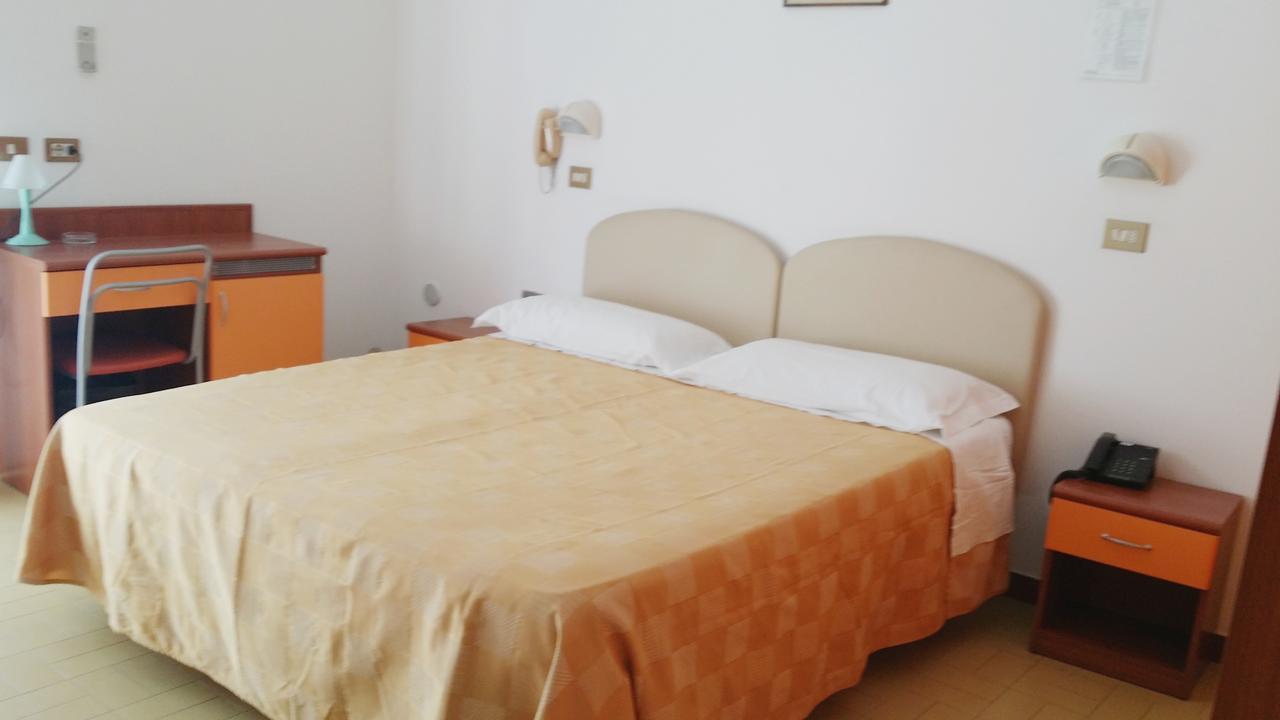 Hotel La Falena Cervia Buitenkant foto