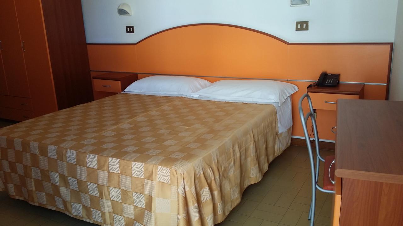 Hotel La Falena Cervia Buitenkant foto