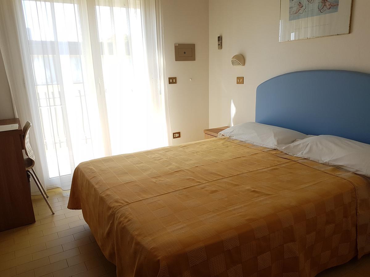 Hotel La Falena Cervia Buitenkant foto