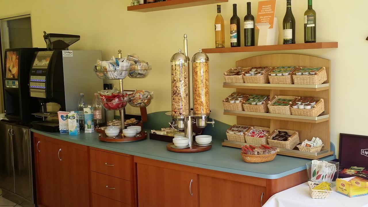 Hotel La Falena Cervia Buitenkant foto