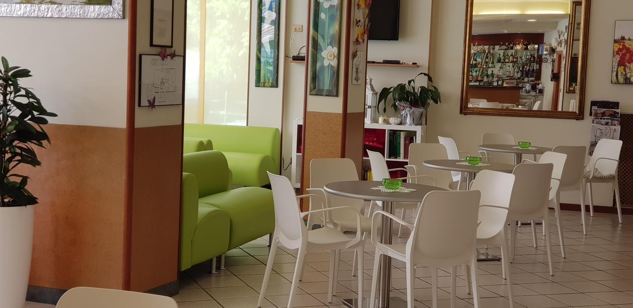 Hotel La Falena Cervia Buitenkant foto