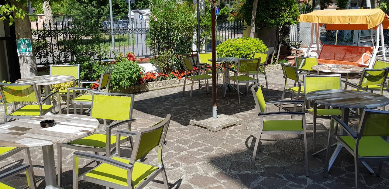 Hotel La Falena Cervia Buitenkant foto